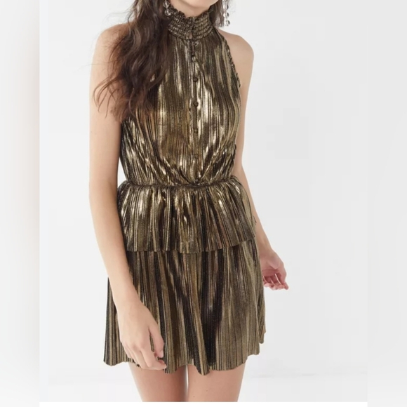 Moon River Gold Metallic Plisse Peplum Mini Dress Size Small - Picture 12 of 12